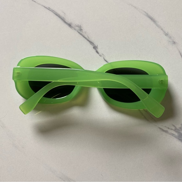 Bright Green Vintage Inspired Sunglasses - Picture 4 of 6